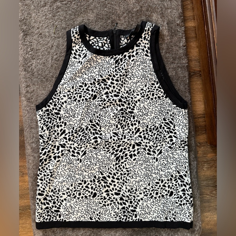 White House Black Market Monochrome Patterned Tank Top